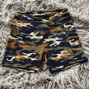 Pink camo bike shorts Size L